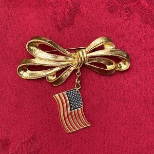 Vintage PhisterAmerican Flag Charm Patriotic Ribbon Gold Tone Brooch Pin USA